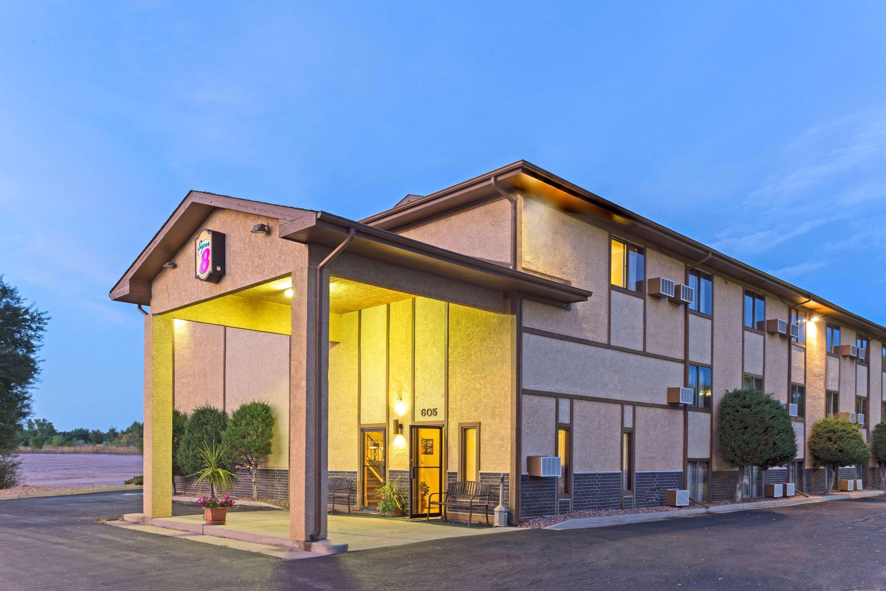 Super 8 By Wyndham Colorado Springs Peterson Space Force Cimarron Hills Экстерьер фото